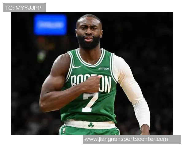 杰伦布朗首节火力全开半场狂砍20分助力球队表现出色