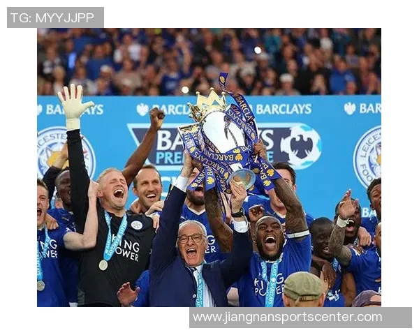 老兵不死！瓦尔迪荣获意甲11月最佳球员奖杯展现不凡实力